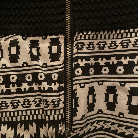 🦋 3/$15 MIAMI black and white Aztec print skater skirt - Picture 6 of 9
